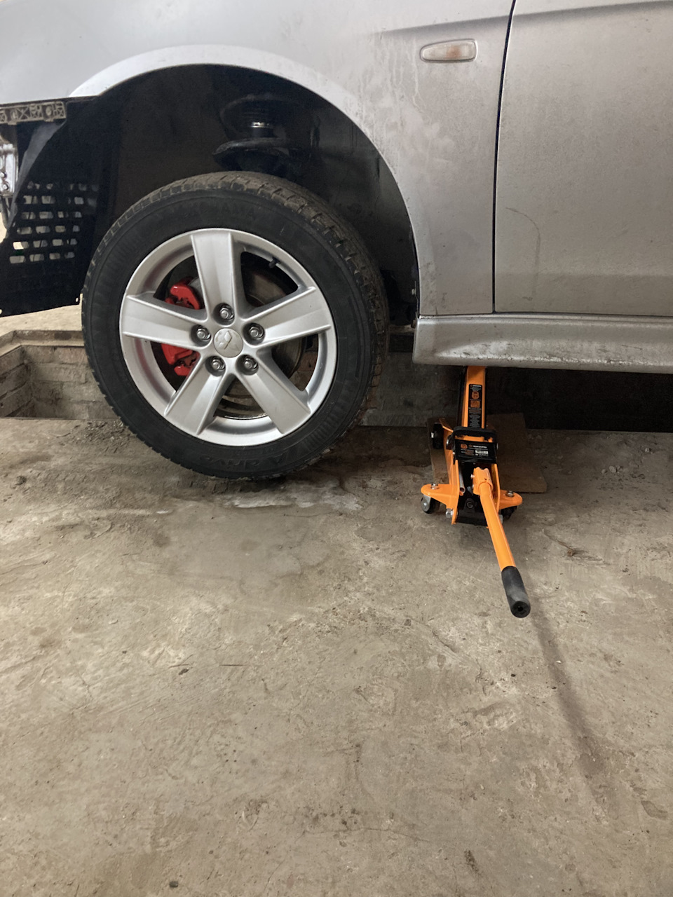 Домкрат Вихрь ДМК-2К — Mitsubishi Lancer X, 1,8 л, 2008 года | просто ...
