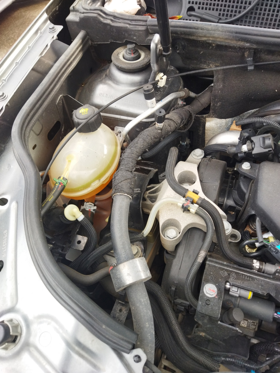 Установка бинара — Renault Duster (2G), 1,5 л, 2021 года | тюнинг | DRIVE2