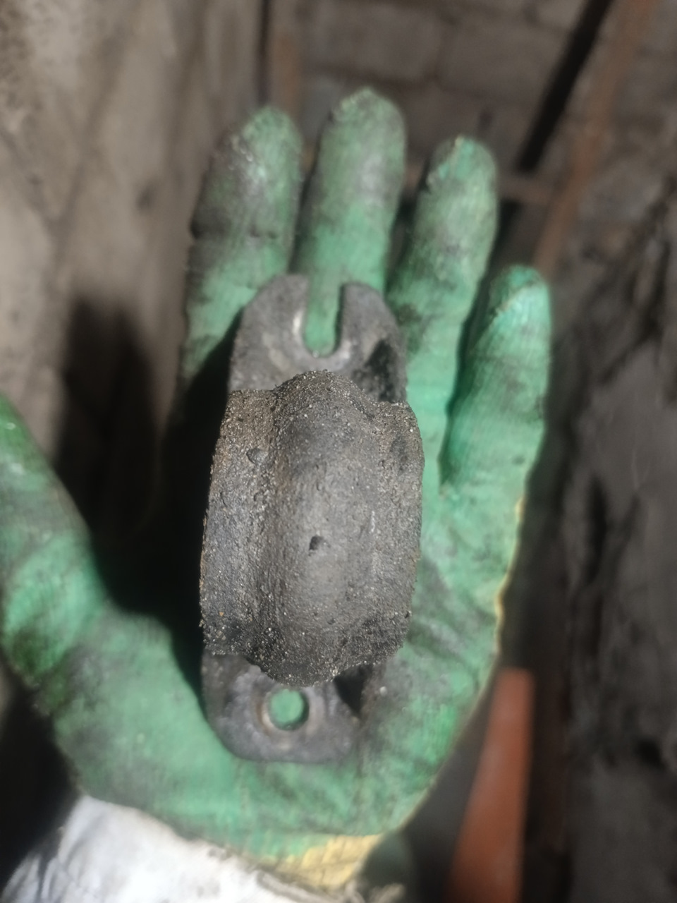 передний болт можно весь не выкручивать а простотвынуть скобу, но я выкручивал — Nissan Qashqai (1G)