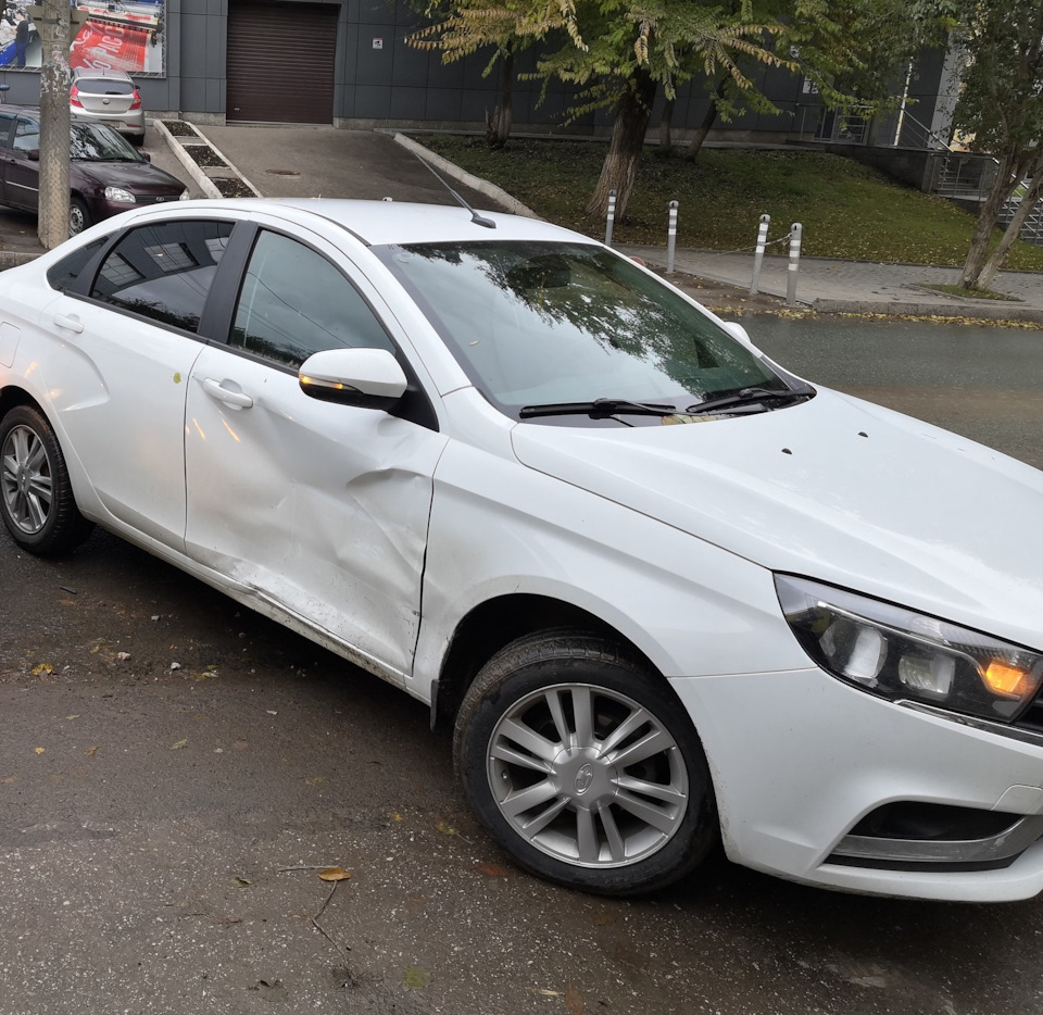 Нужна помощь, ищу дверь б.у — Lada Vesta, 1,6 л, 2016 года | ДТП | DRIVE2