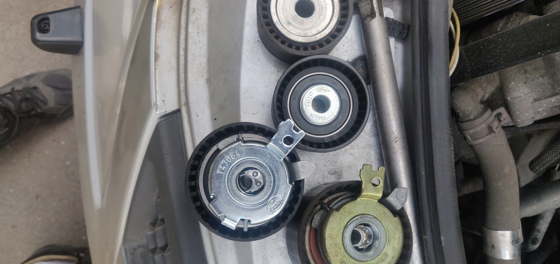 Замена ремня грм — Lada Ларгус, 1,6 л, 2015 года | плановое ТО | DRIVE2