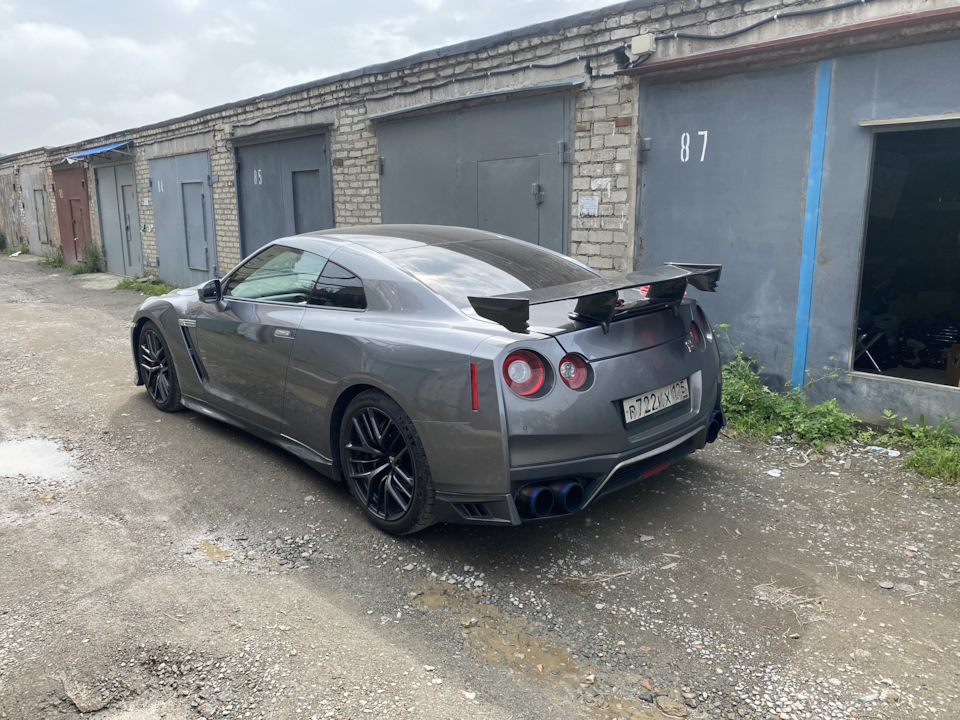 Nissan GTR 35 РћРіРЅРµРЅРЅС‹Р№ РІС‹С…Р»РѕРї