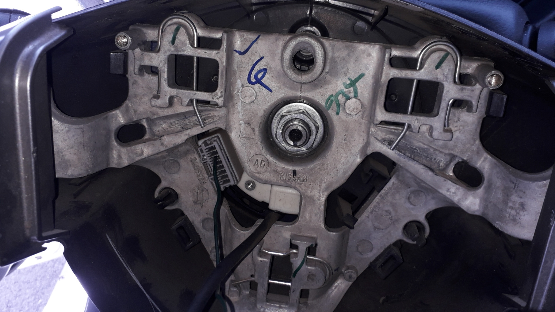 Неисправность звукового сигнала — Nissan Tiida (1G), 1,6 л, 2011 года ...