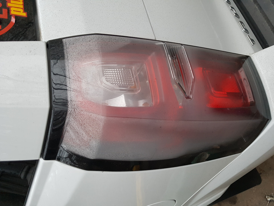 Сильно потеет левый задний фонарь — Chevrolet Tahoe (GMT K2UXX), 6,2 л ...