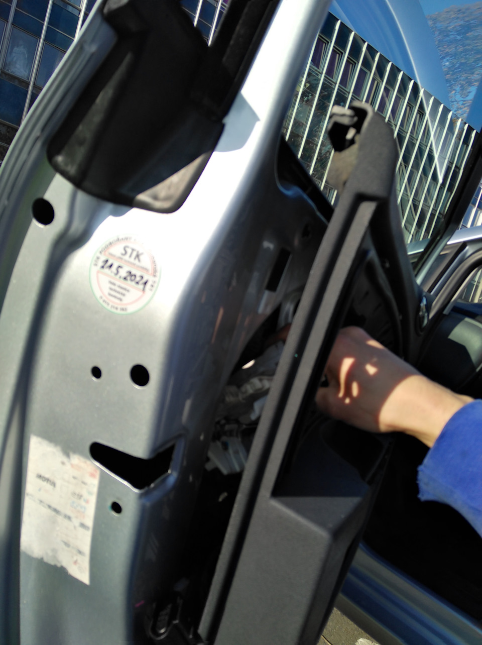 Демонтаж дверного замка с водительской, пасажирской двери Seat Leon 1P1 ...