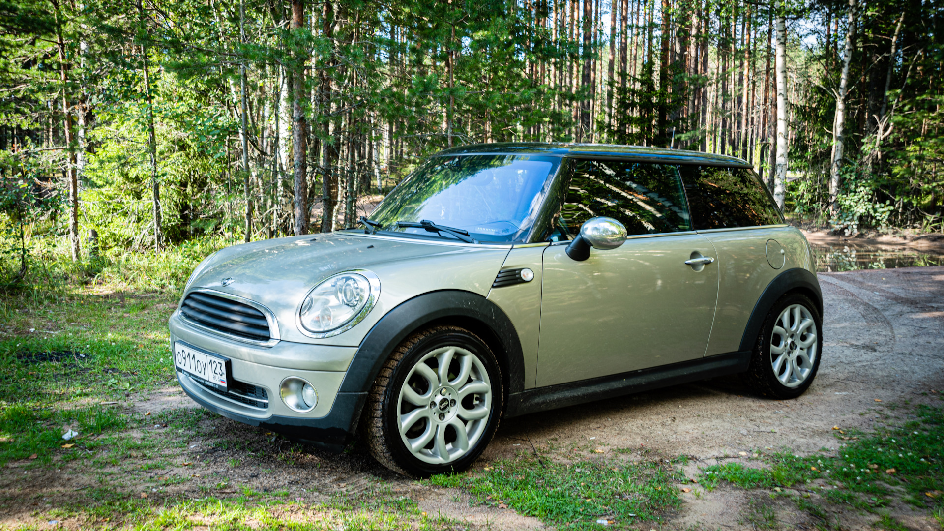 Отзывы владельцев мини. Мини Купер 2007. Mini Cooper 5d. Мини Купер 2007 серый. Mini Cooper mk2.