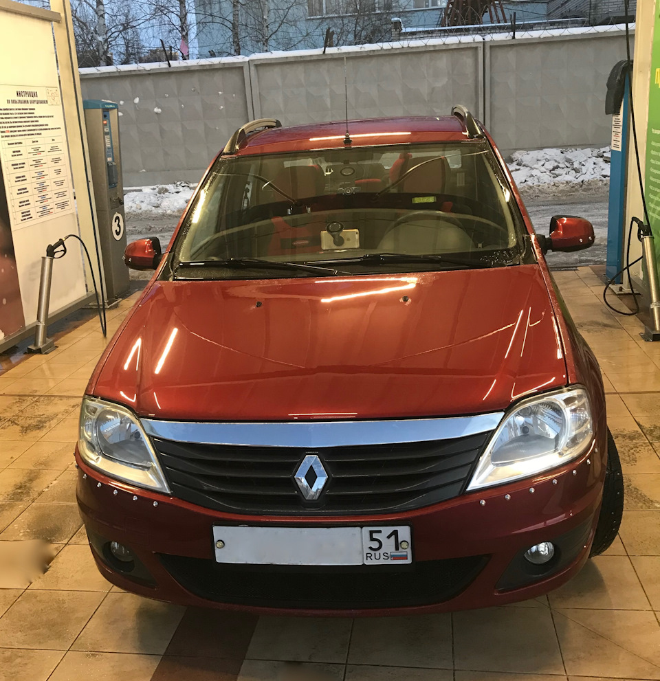 В Новый Год на чистой машине! С Наступающим, друзья! — Renault Logan (1G),  1,6 л, 2010 года | просто так | DRIVE2