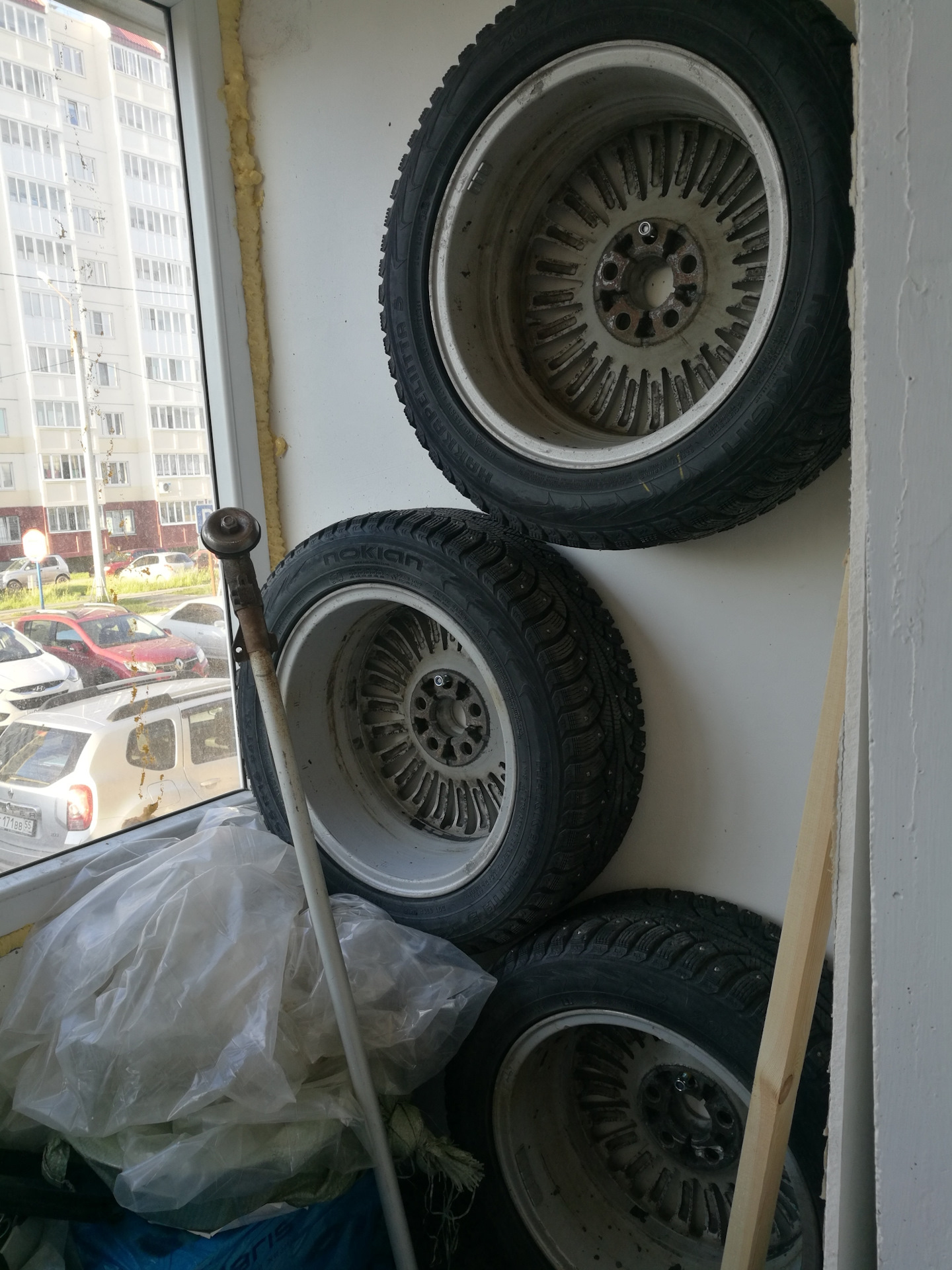 Хранение шин на балконе
