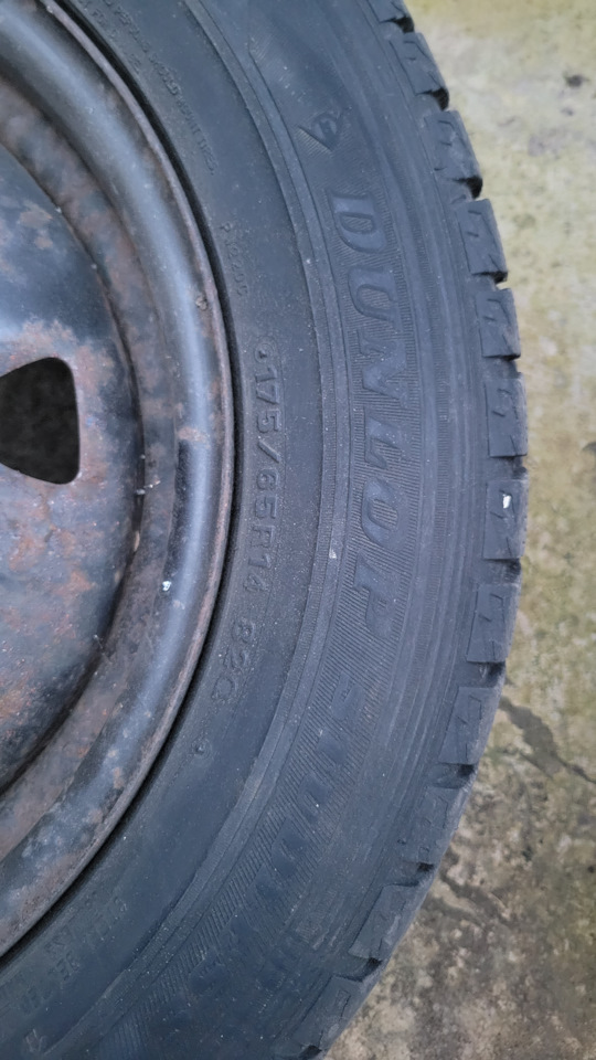 Шины зимние нешипованные Dunlop 175/65 R14, штампованные диски оригинал ...