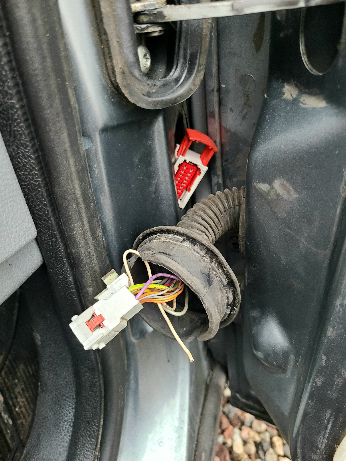 Не срабатывал центральный замок правой передней двери. — Peugeot 406, 1 ...