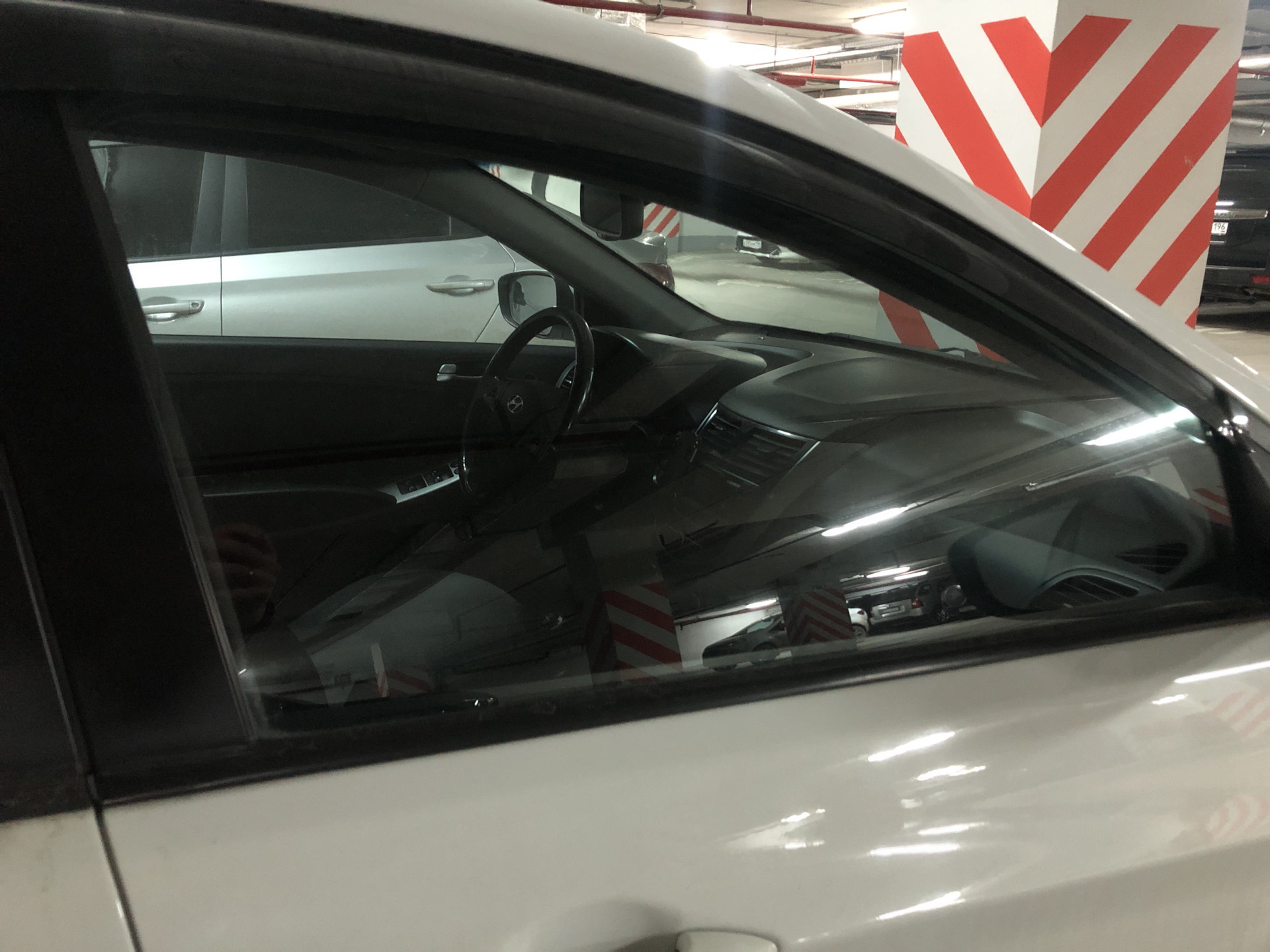 Замена лобового стекла с обогревом на hyundai solaris ВИДЕО — Hyundai ...