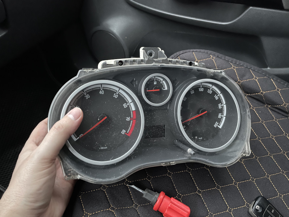 Завис спидометр — Opel Corsa D, 1,2 л, 2007 года | своими руками | DRIVE2