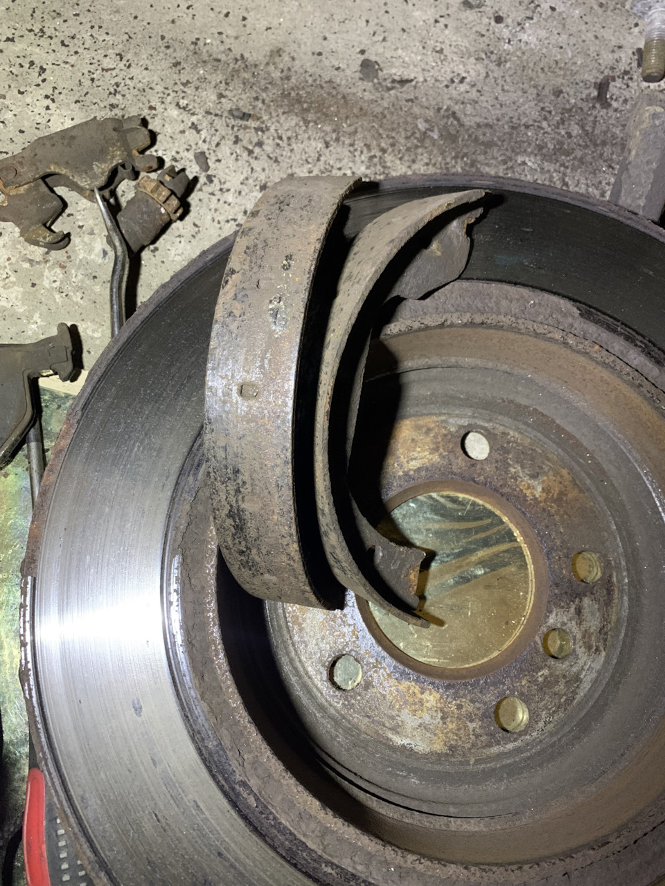 Задние тормоза — BMW 5 series (E60), 3 л, 2004 года | плановое ТО | DRIVE2