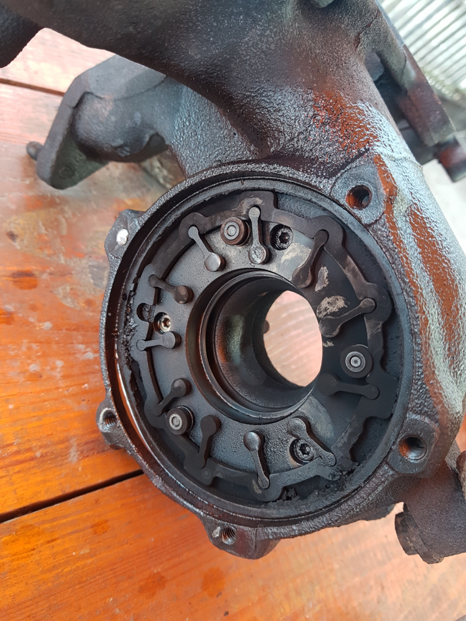 Пассат б6 геометрия турбины отломился. Очистка геометрии турбины. Чистка геометрии турбины. 2 crdi. Чистка геометрии турбины без снятия.