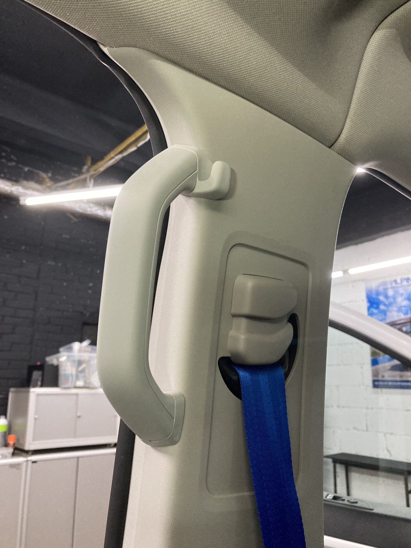 Ручки — поручни для передних и задних стоек в салоне Peugeot Traveller ...