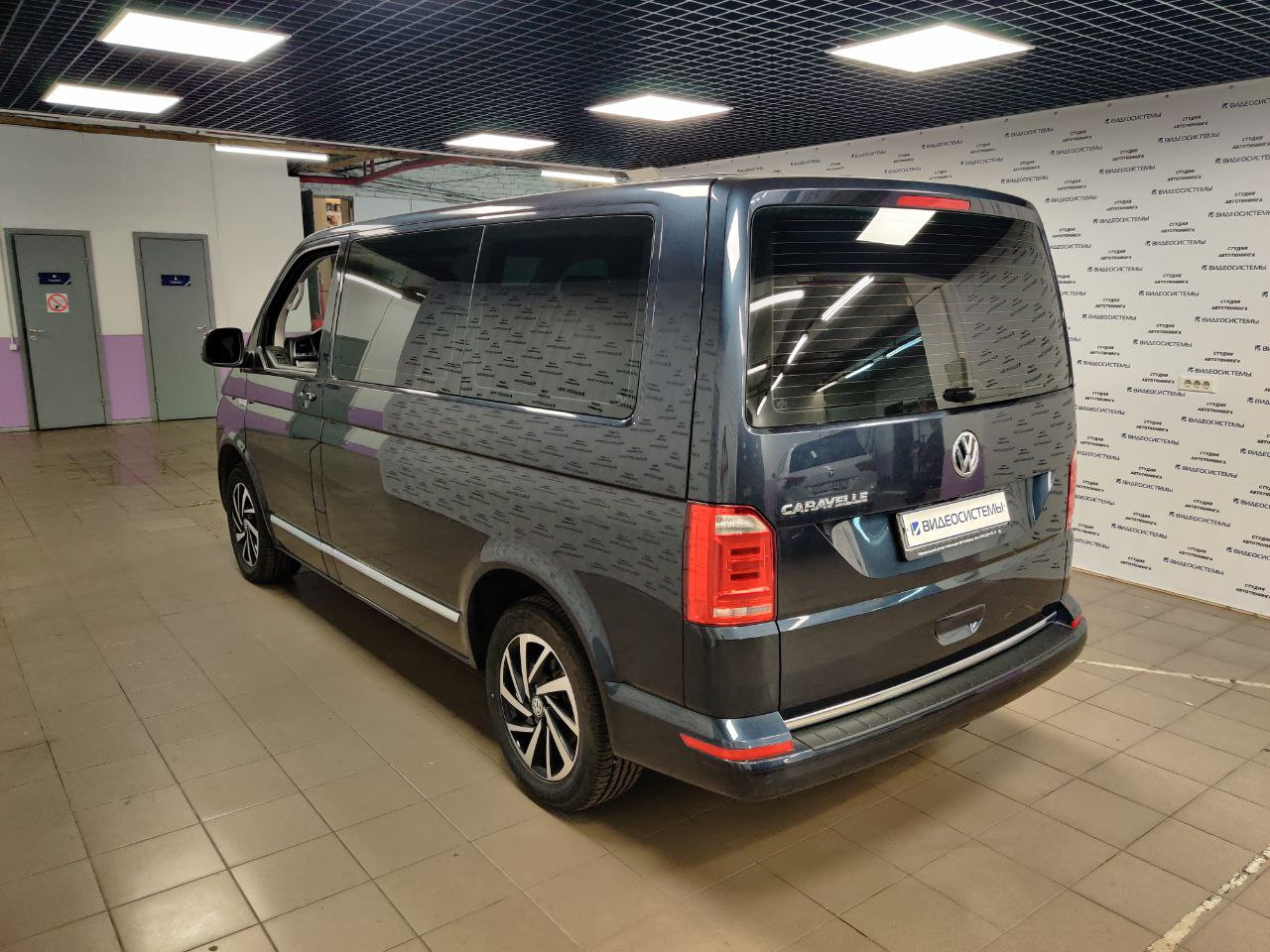 Фольксваген каравелла 2020. VW Caravelle 2020. Фольксваген Каравелла 2020 года. Фольксваген Каравелла новый кузов. Цвета Фольксваген Каравелла.