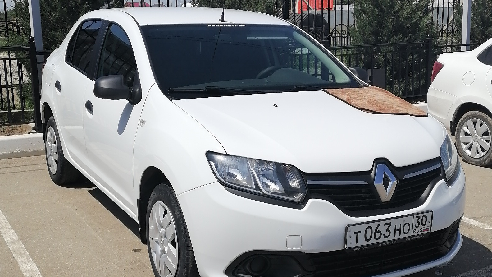 Renault Logan (2G) 1.6 бензиновый 2015 | 