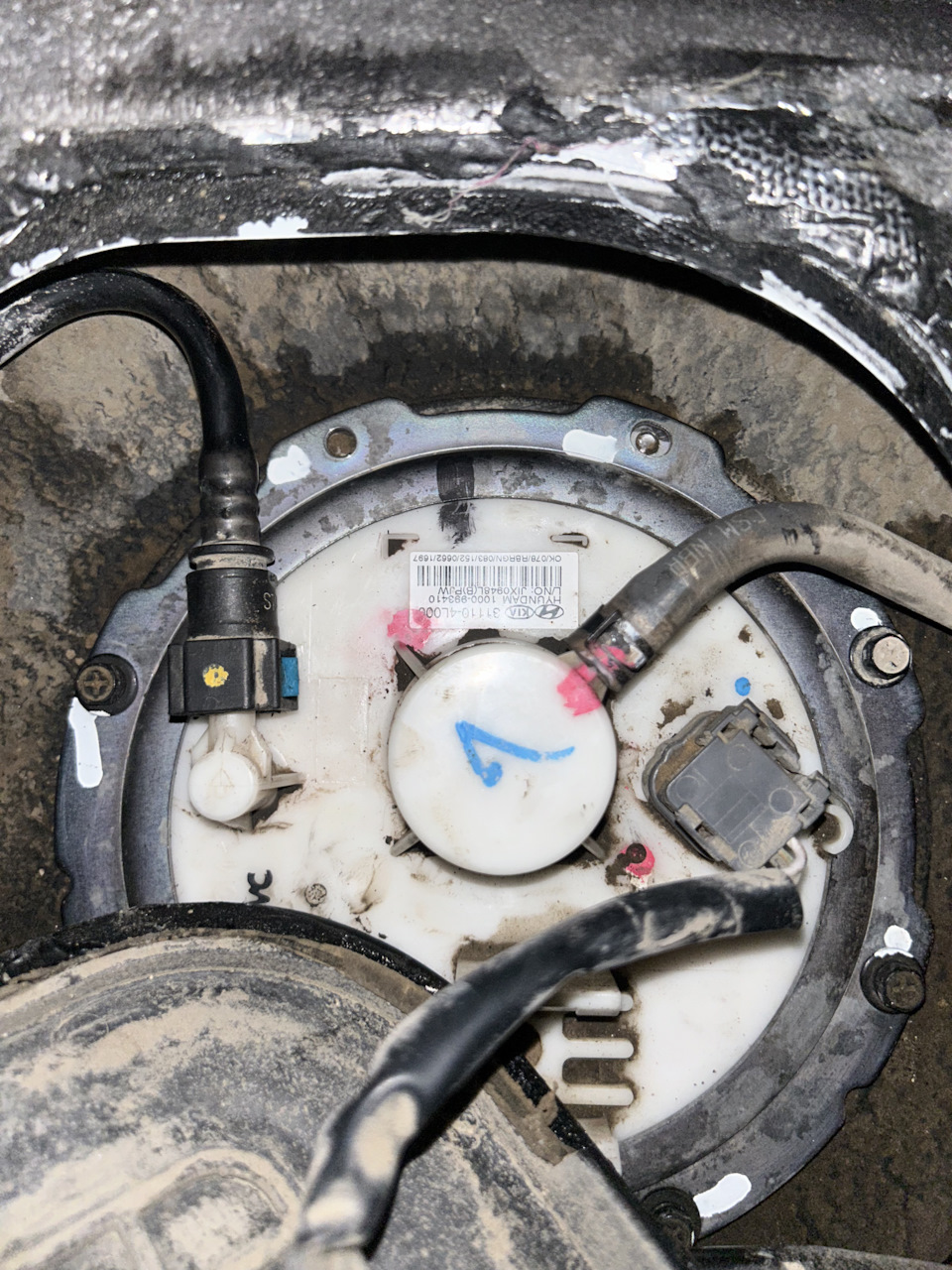 Замена топливного фильтра — KIA Rio (3G), 1,6 л, 2015 года | поломка ...