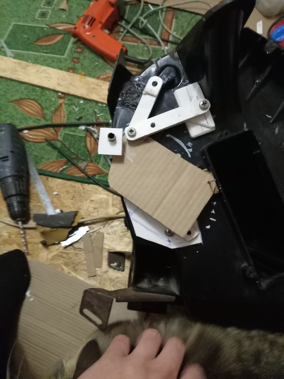 ГС в среднем положении — заслонка на лоб открыта(белый рычаг опущен) — Lada 2120 Надежда