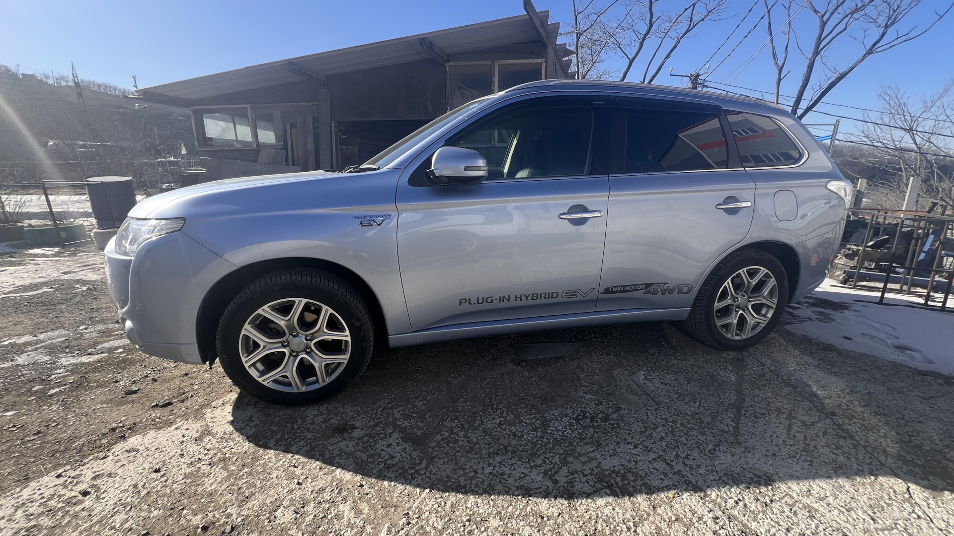 Mitsubishi Outlander PHEV 2.0 гибридный (Plug-in) 2013 | на DRIVE2