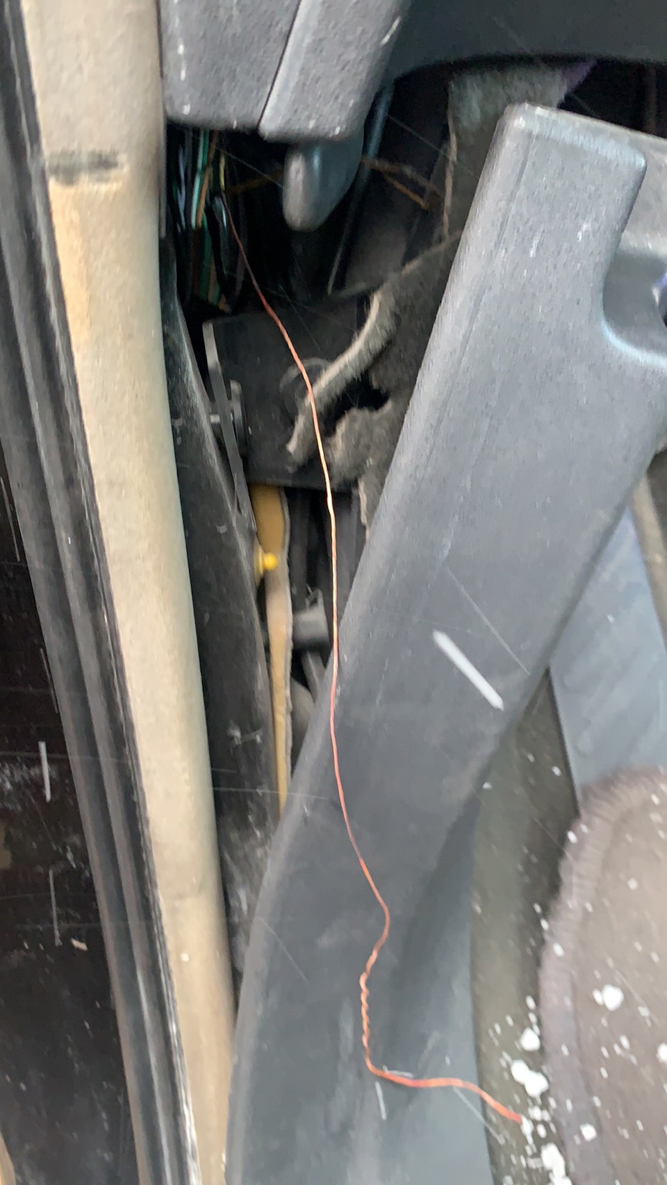 Потухло приборная панель, не работает печка, не горит одна фара и тд ...