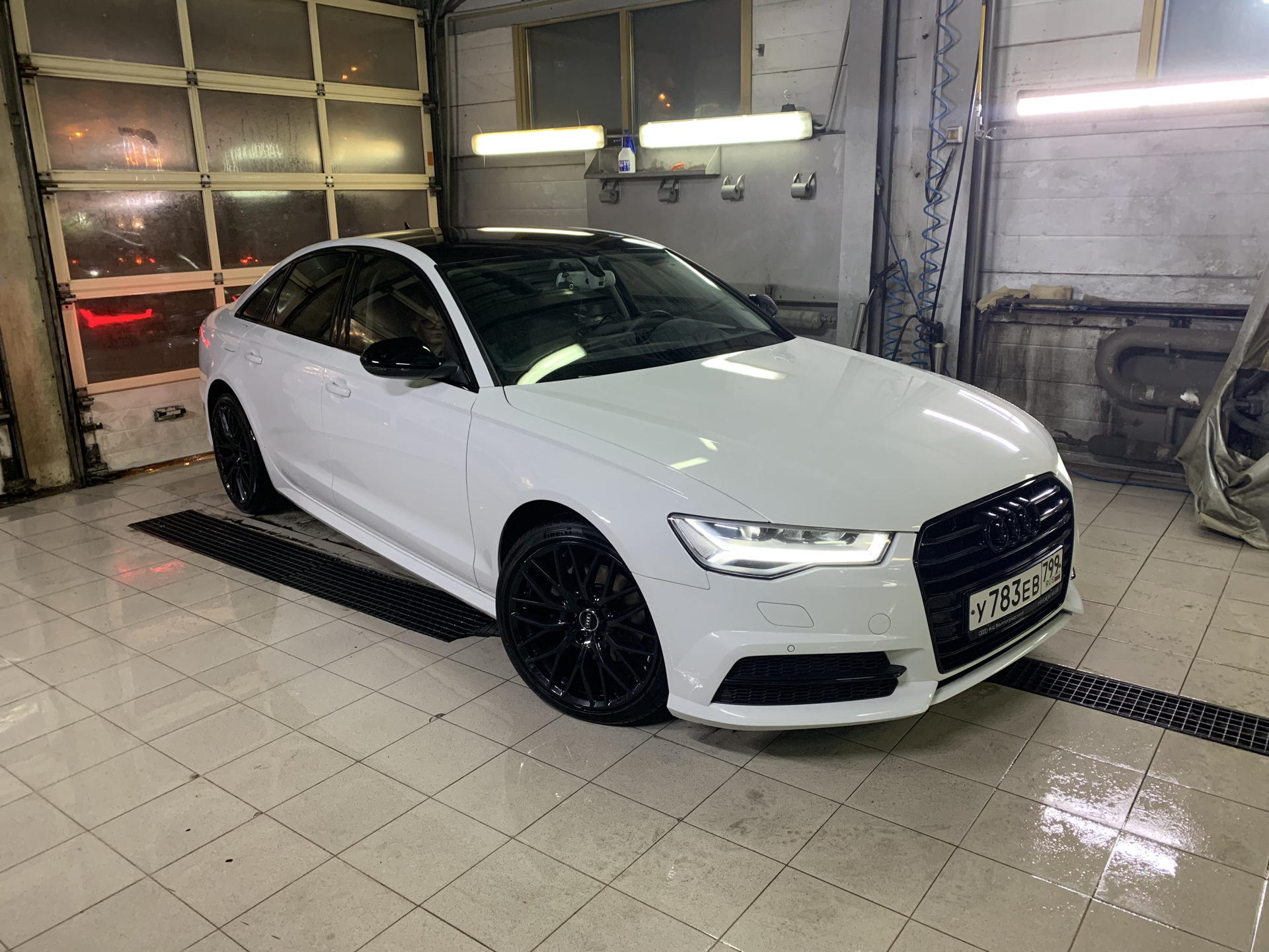 Audi a7 черная крыша