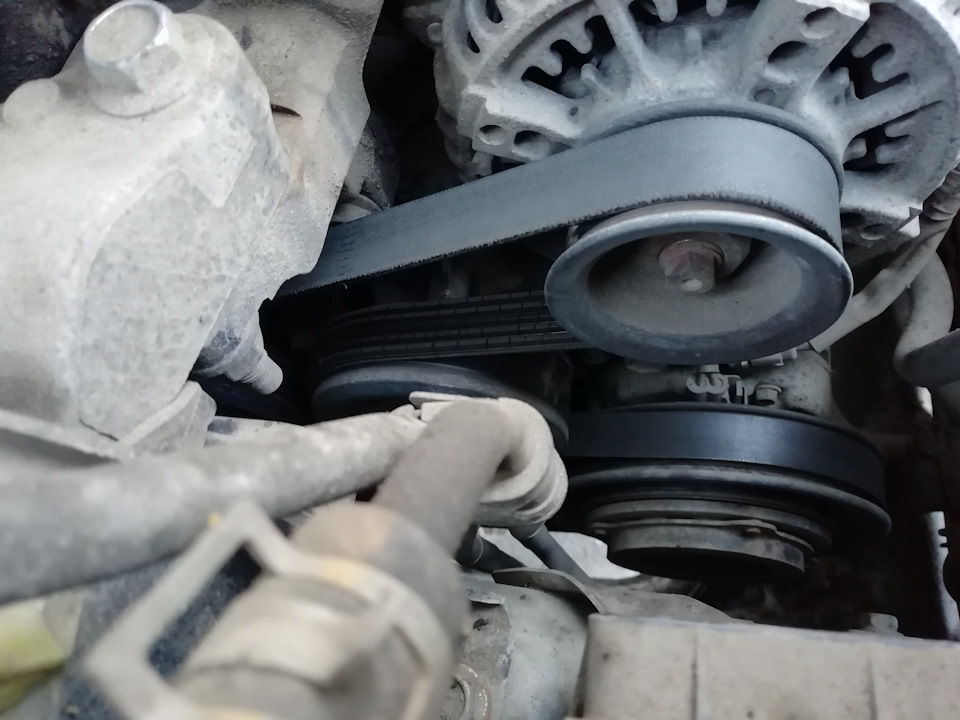 Замена приводного ремня — Toyota Voltz, 1,8 л, 2003 года | своими ...