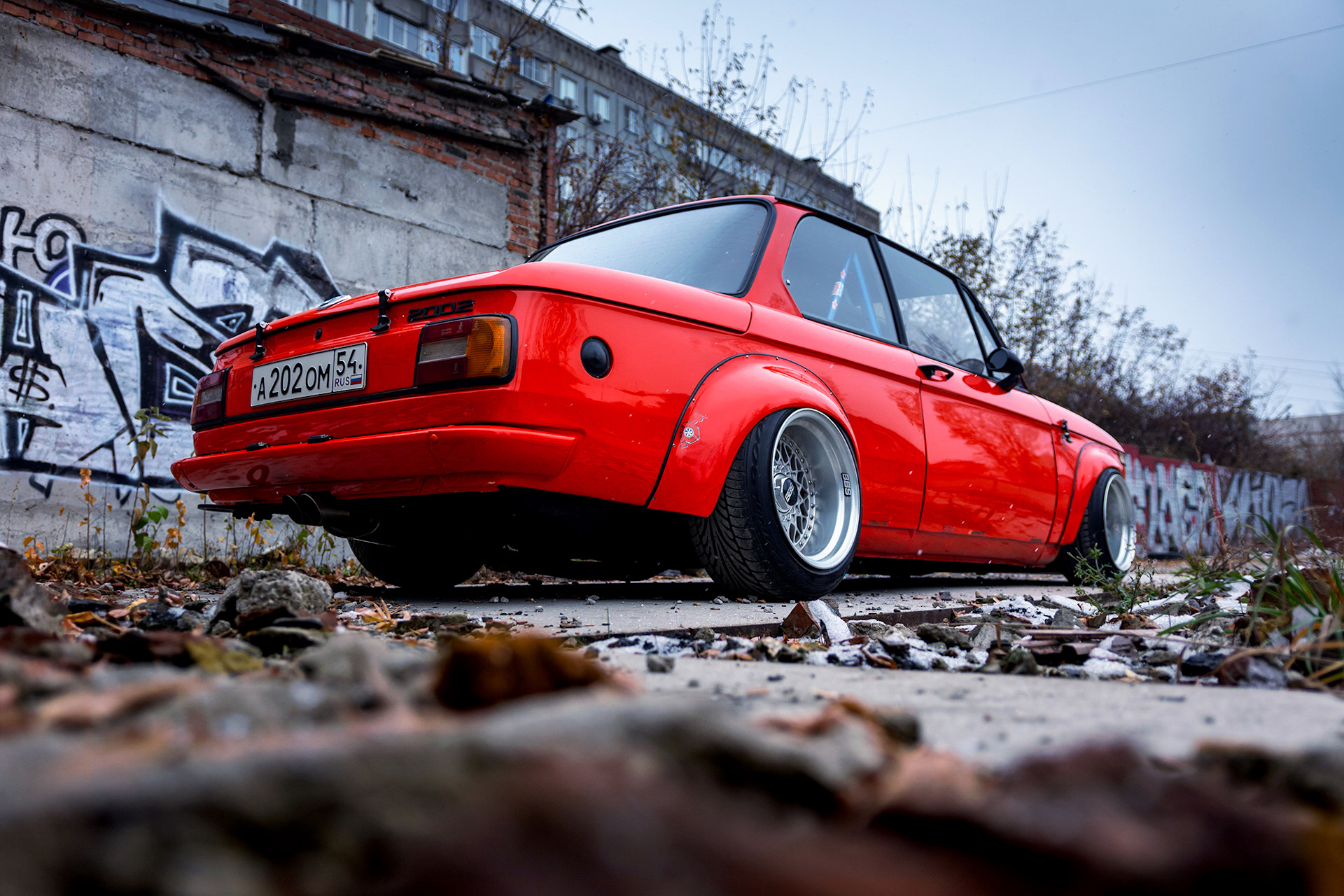 BMW 2002 stance