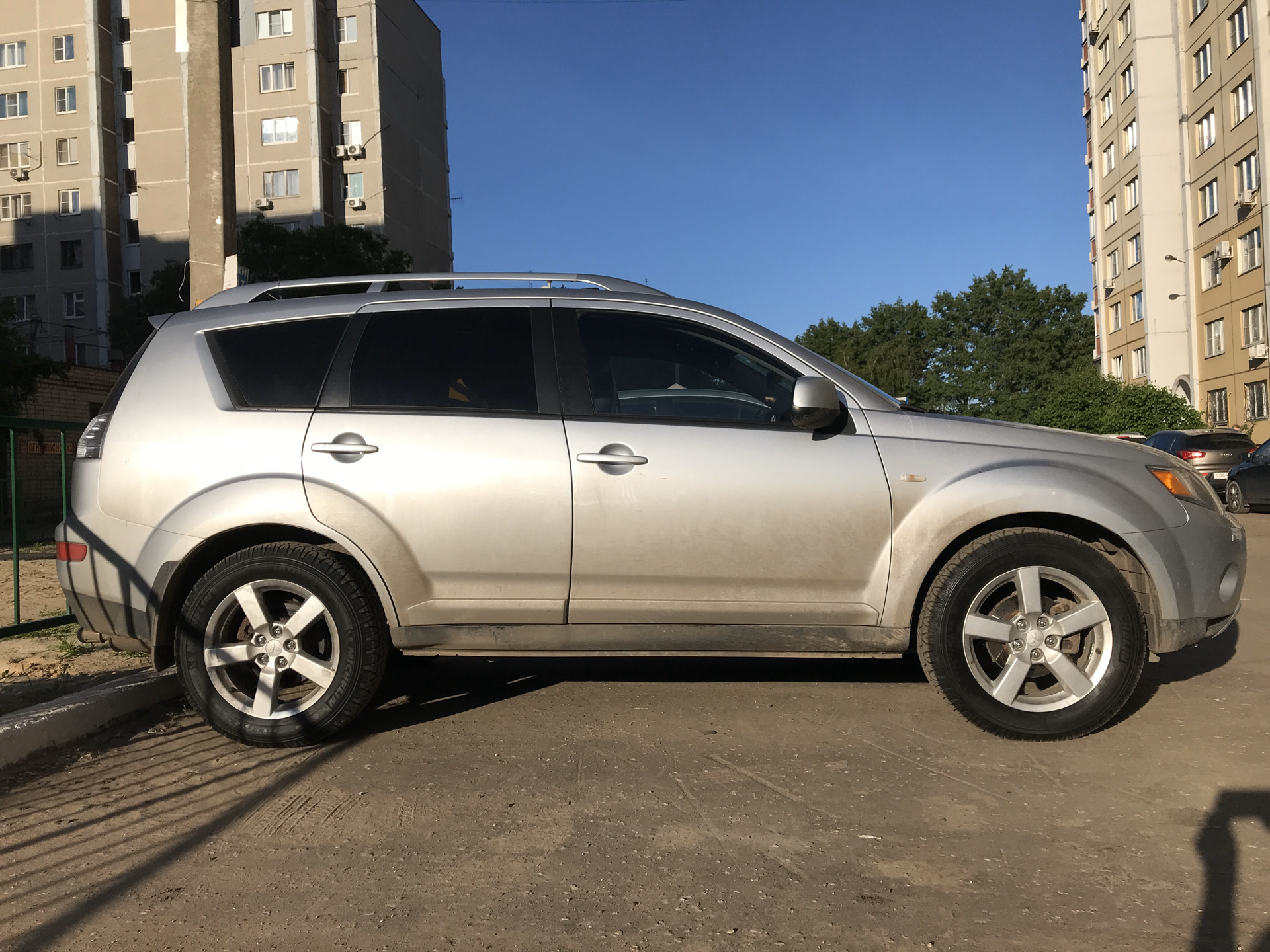 Митсубиси аутлендер хл 2.4 замена. 225/65 R18 Аутлендер. 225/65 R18 Outlander XL. Mitsubishi Outlander XL r18. Mitsubishi Outlander XL 225/65 17.