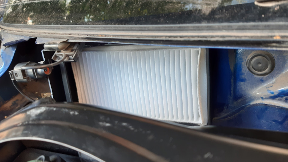 2. Установка внешнего салонного фильтра. — Volkswagen Polo Sedan, 1,6 л ...