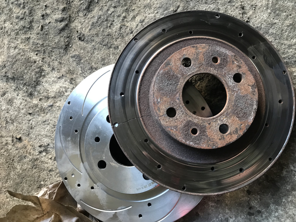 новый/старый — Lada Приора хэтчбек. Запчасти на фото: 9072024