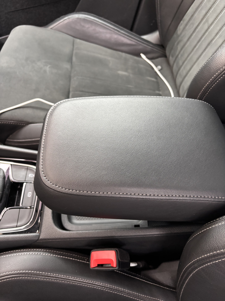 Подлокотник — Skoda Karoq