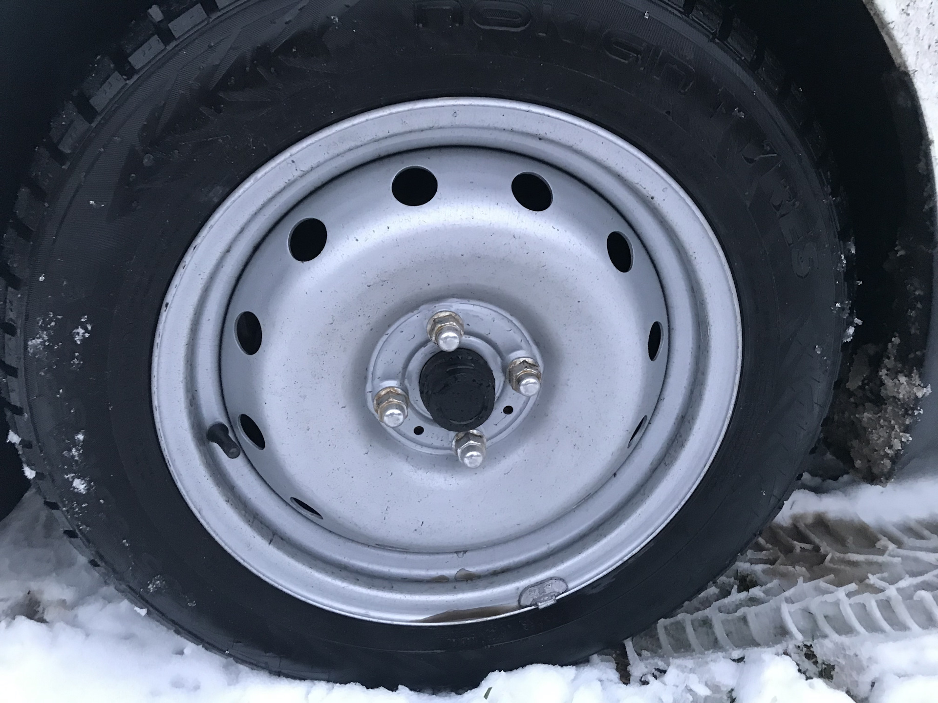 Пост №5. Установка подарочных колес от дилера — Hyundai Solaris ...