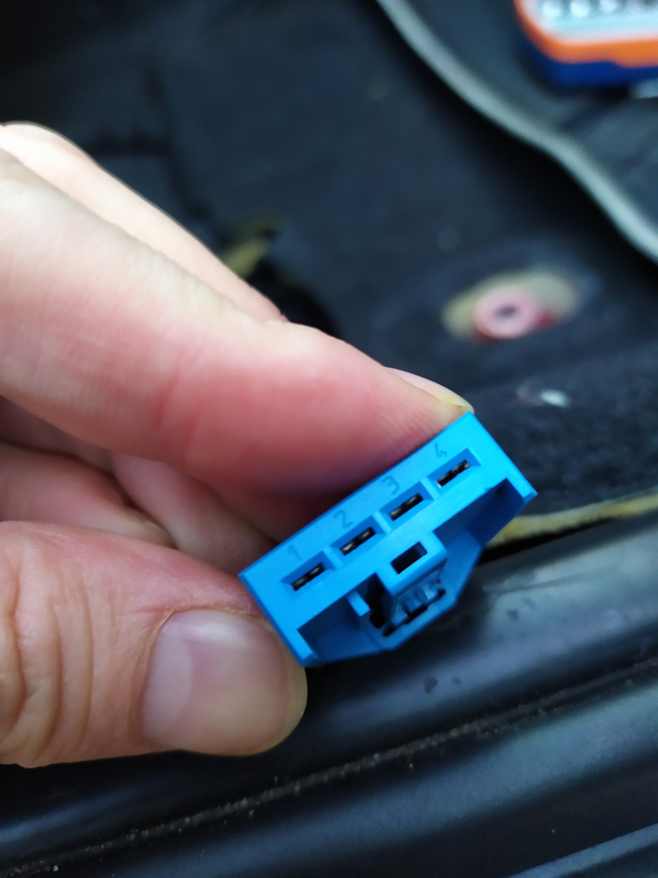 Подключение саба к подсидельнику BMW f20 — BMW 1 series (F20), 2 л ...