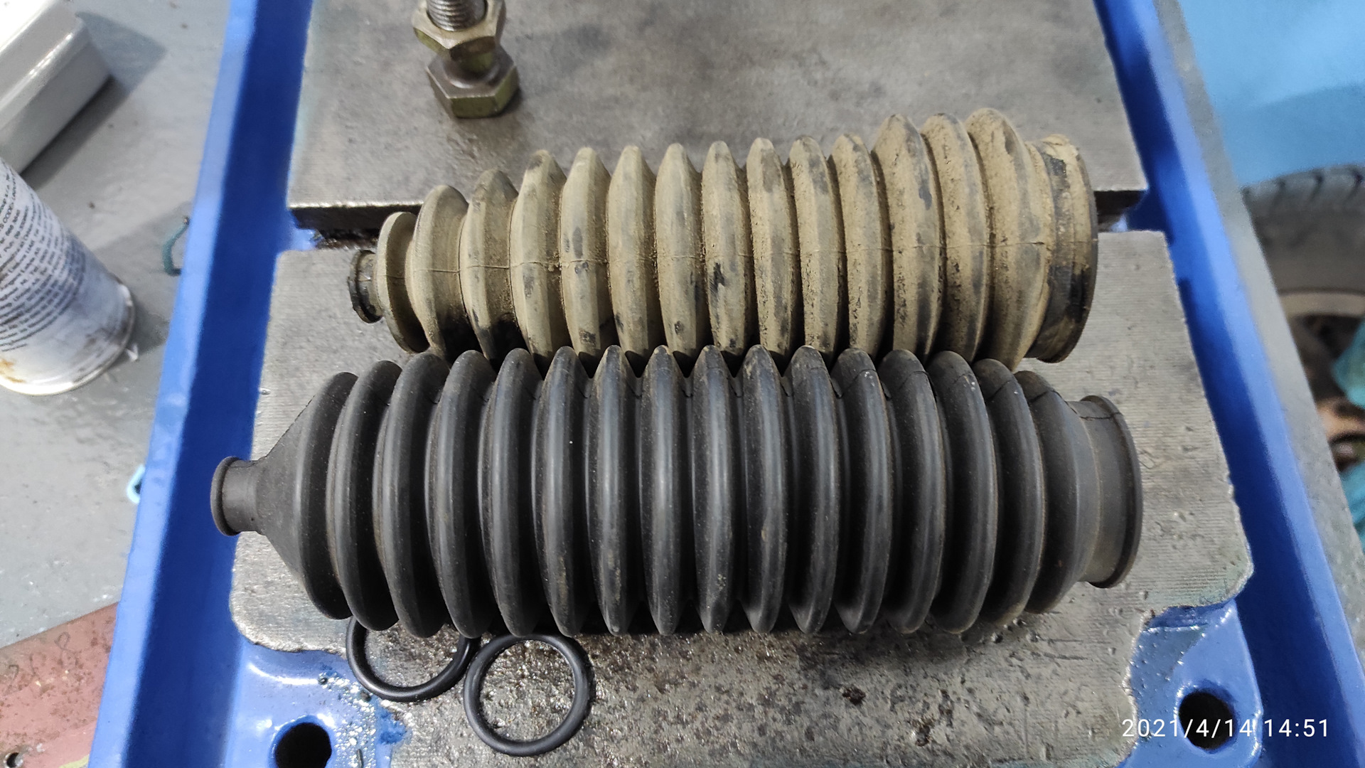 Пыльники рулевой тяги — Nissan Serena Mk I (C23), 1,6 л, 1997 года ...