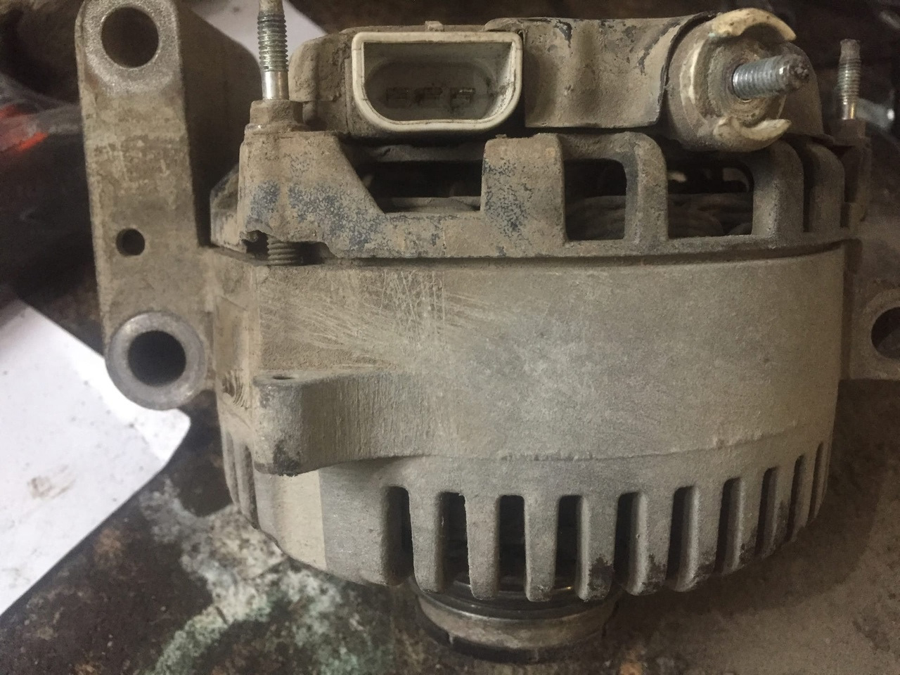 Генератор форд эскейп 3. Генератор форд маверик. Разъем генератора форд маверик 2. Щетки генератора маверик. Генератор ford maverick 2.