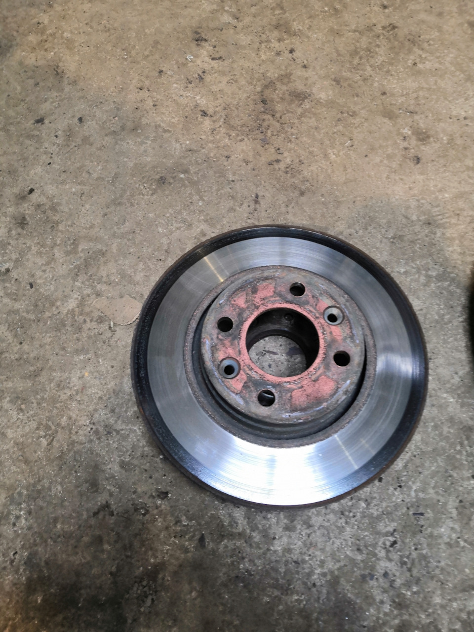 Заменил тормозные передние диски и колодки + свечи зажигания — Lada ...