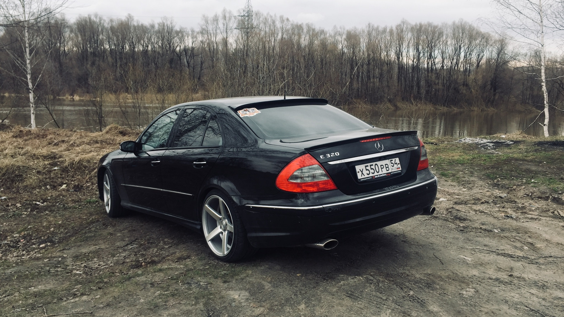 W211 драйв. Мерседес е w211. Мерседес е 211 черный. Мерседес 211 3.2. Мерседес w211 черный.