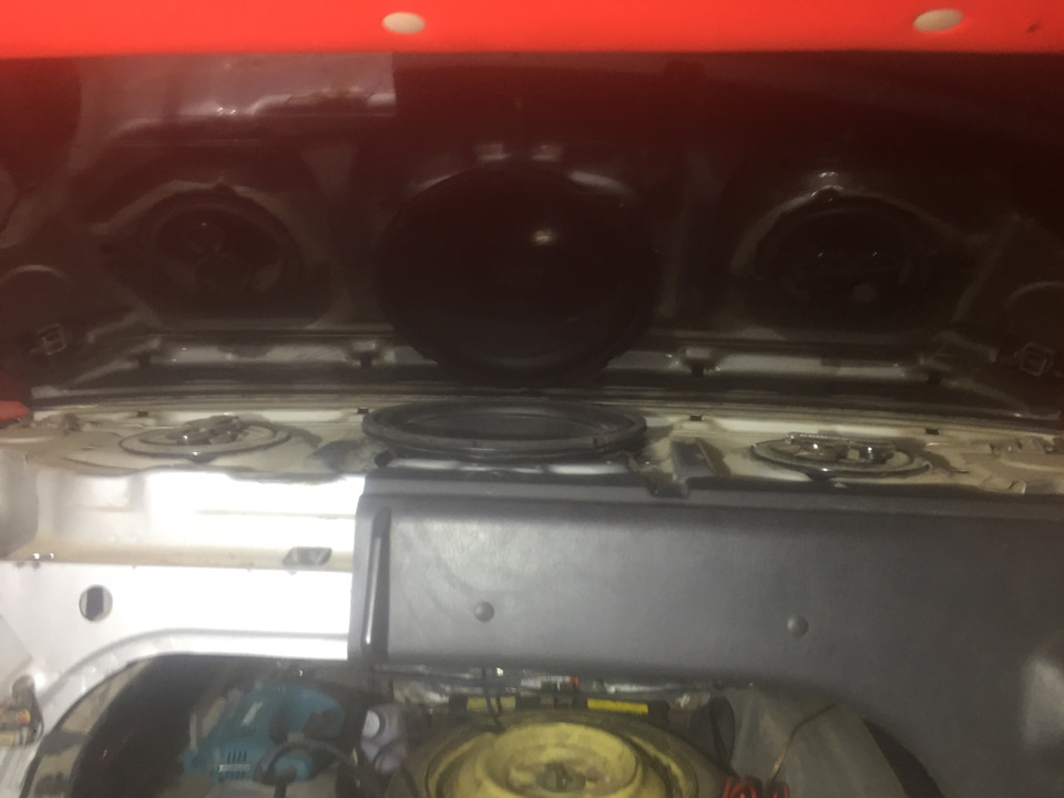 Активный сабвуфер в заднюю полку. Дурость? Да! — Toyota Corolla Levin ...