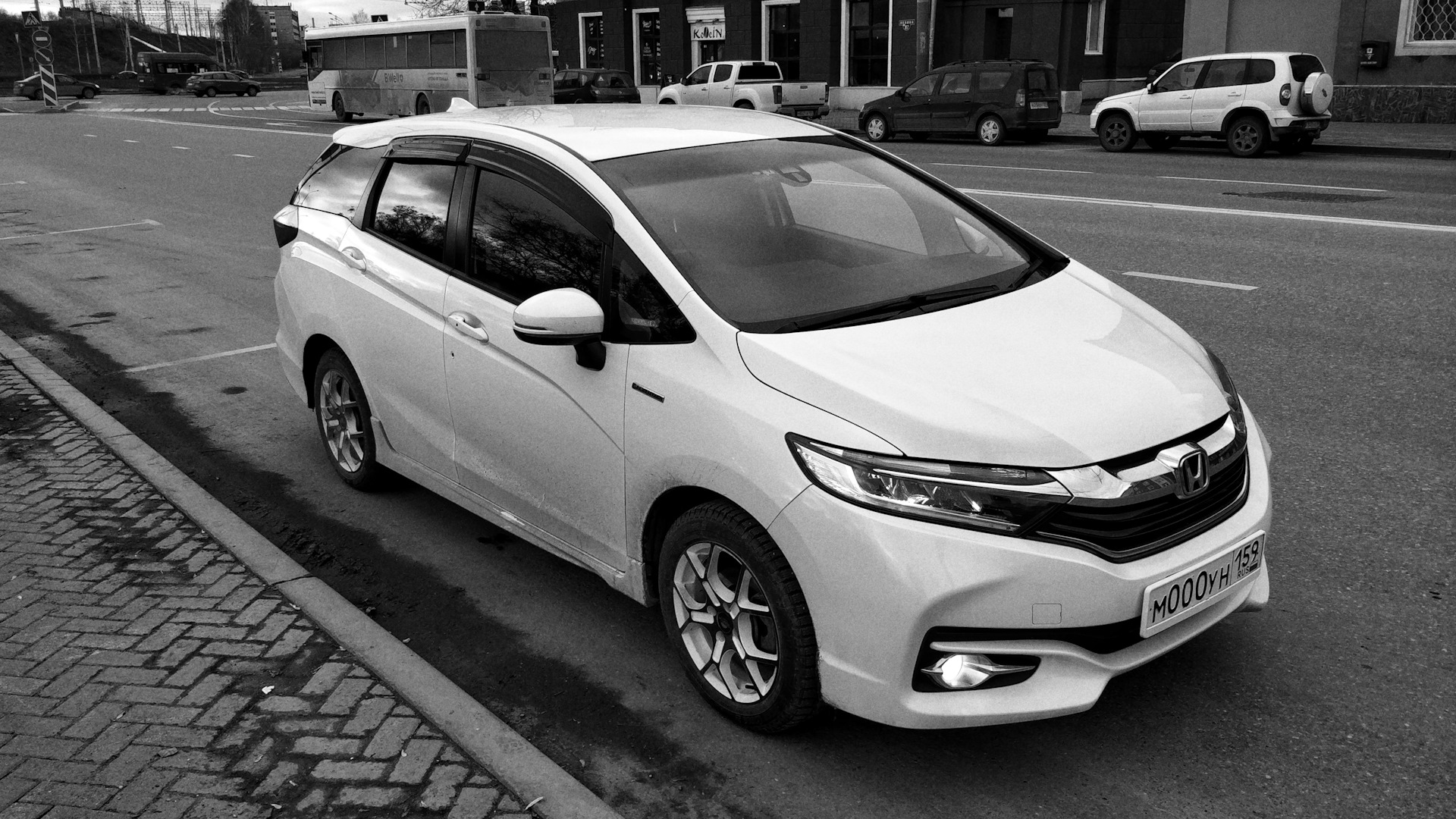 Honda Shuttle (2G) 1.5 гибридный 2016 | 