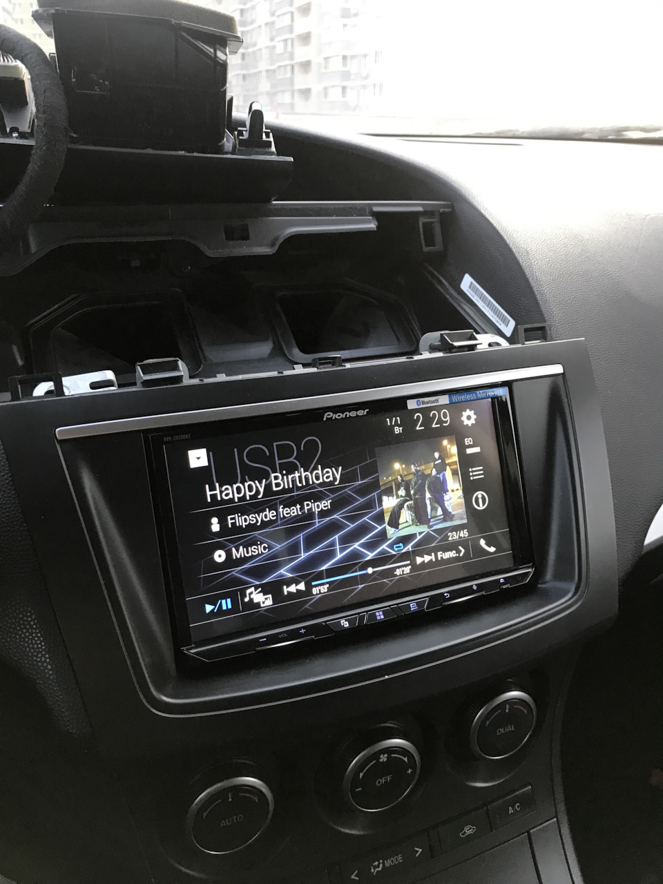 Новый пионерчик — Mazda 3 (2G) BL. Запчасти на фото: DI541