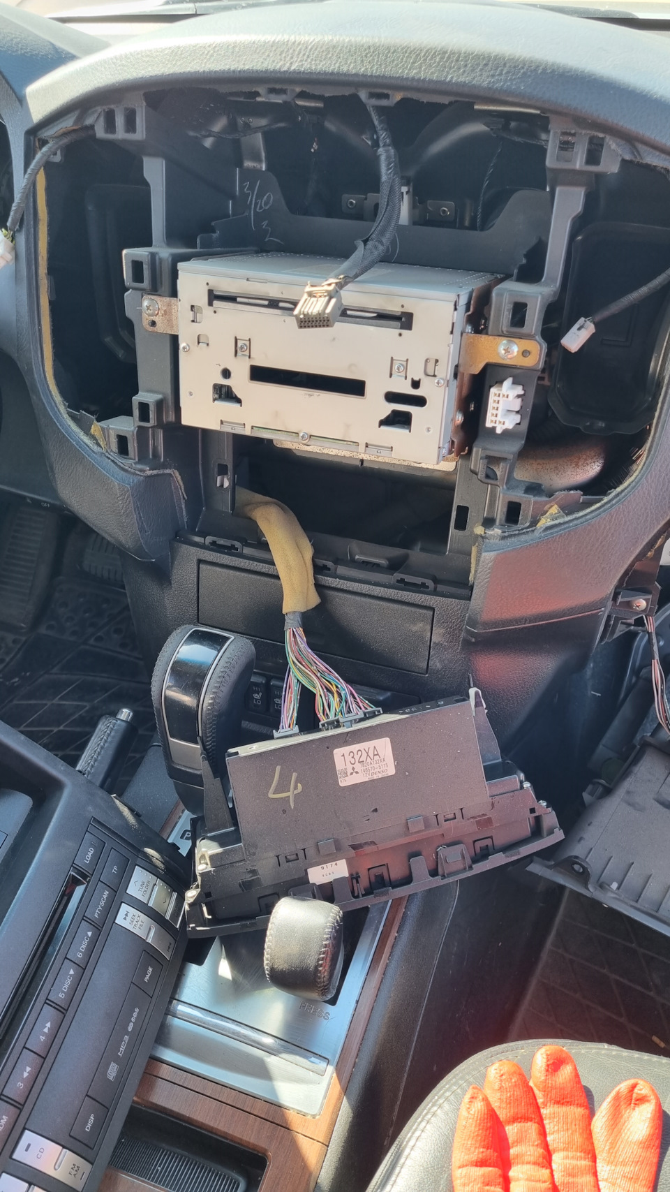 Отцепляем косичку от бортового компьютера — Mitsubishi Pajero (4G)