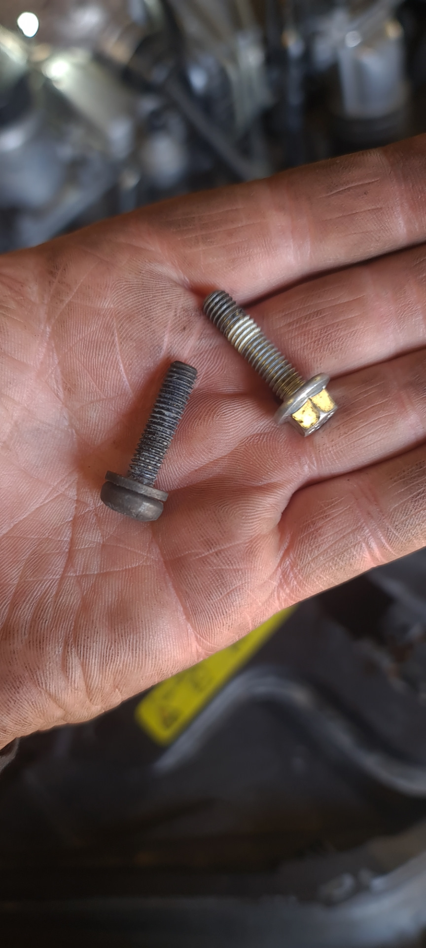 Течь антифриза из под термостата. — Volvo XC90 (1G), 2,4 л, 2005 года ...