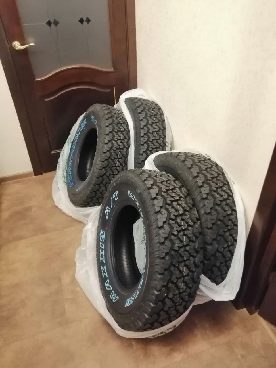 Гудрич на ниву размеры. D5WTZjuFnTUQqlIxvTiV9X8UzDM 960. Гудрич на ниву размеры фото. Гудрич на ниву размеры-D5WTZjuFnTUQqlIxvTiV9X8UzDM 960. картинка Гудрич на ниву размеры. картинка D5WTZjuFnTUQqlIxvTiV9X8UzDM 960. Поставил, наконец, резину, более подходящую для Нивы, чем родная Кама Евро. Надоело раскорячиваться в каждой колее. Последней каплей стал выезд в прошлую субботу, когда одно колесо провалилось под лёд, произошло классическое диагональное вывешивание. Поддомкратил, подложил брёвна, однако все равно не хватило у ушатанной Камы сцепления, чтобы выбраться.