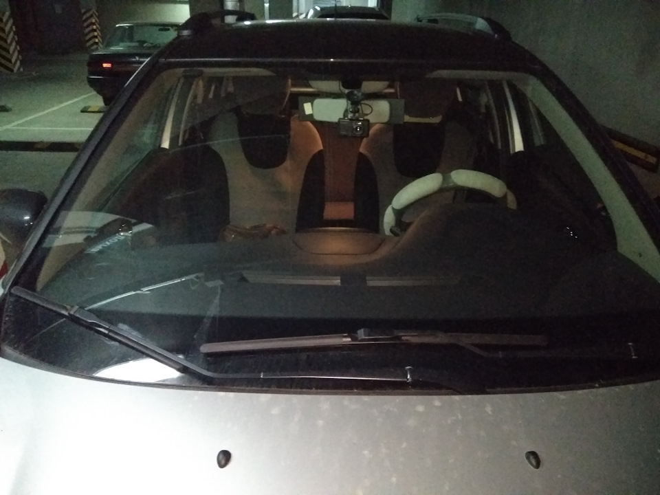 Переставил водительский дворник в правильное положение! Спасибо BioWollf, заметил мою оплошность! — Renault Kaptur (2016)