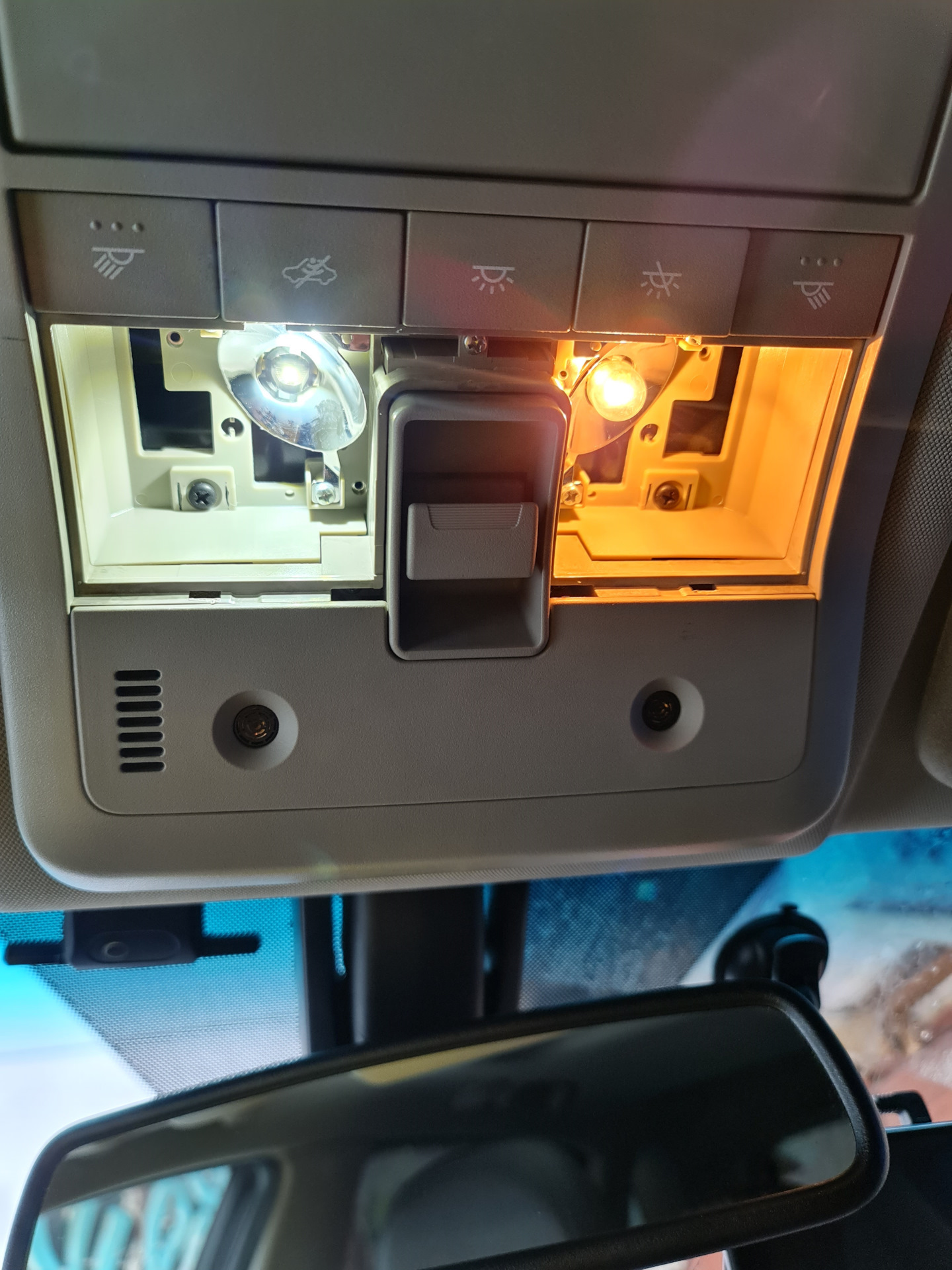 Светодиодные пластины в освещение салона — Opel Antara, 3 л, 2012 года ...