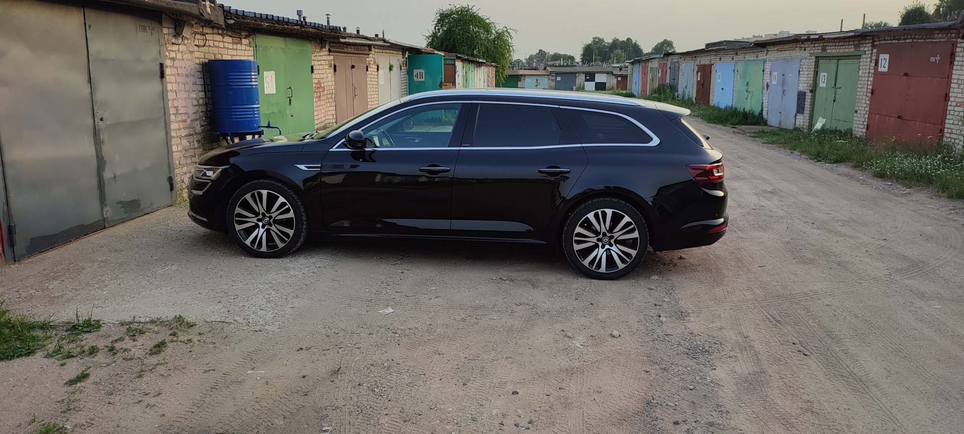 Рено талисман дизель. Renault talisman tuning. Диски r20 мазда 3. Рено талисман вылет 17 диски литые. Диски рено меган 3 r16.