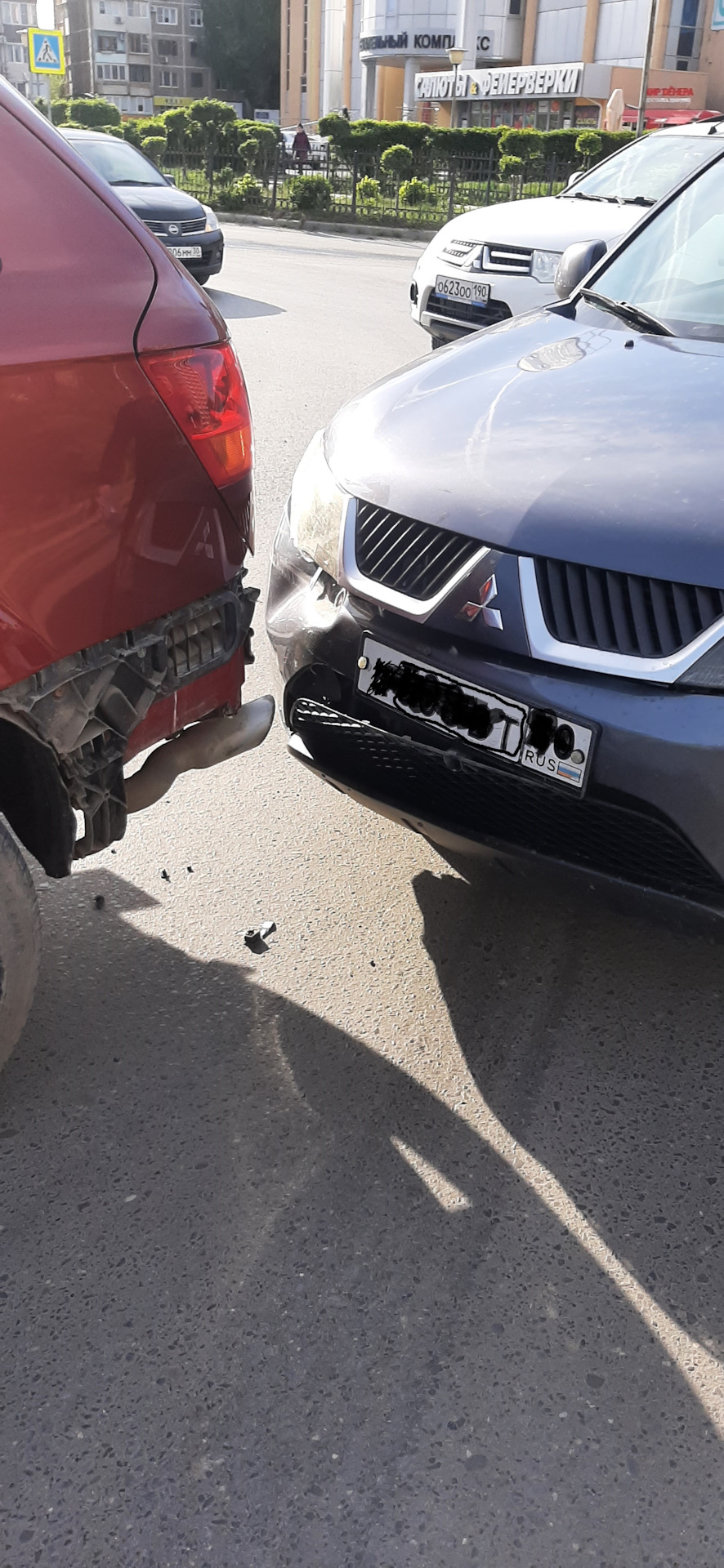 Любители труб с цепями во дворах для вас.🤬 — Audi Q7 (1G), 3,7 л, 2007  года | ДТП | DRIVE2