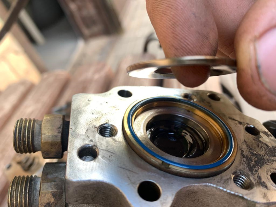 Ремонт ТНВД BMW e65 v12 или n73 запах бензина в масле. — BMW 7 series ...