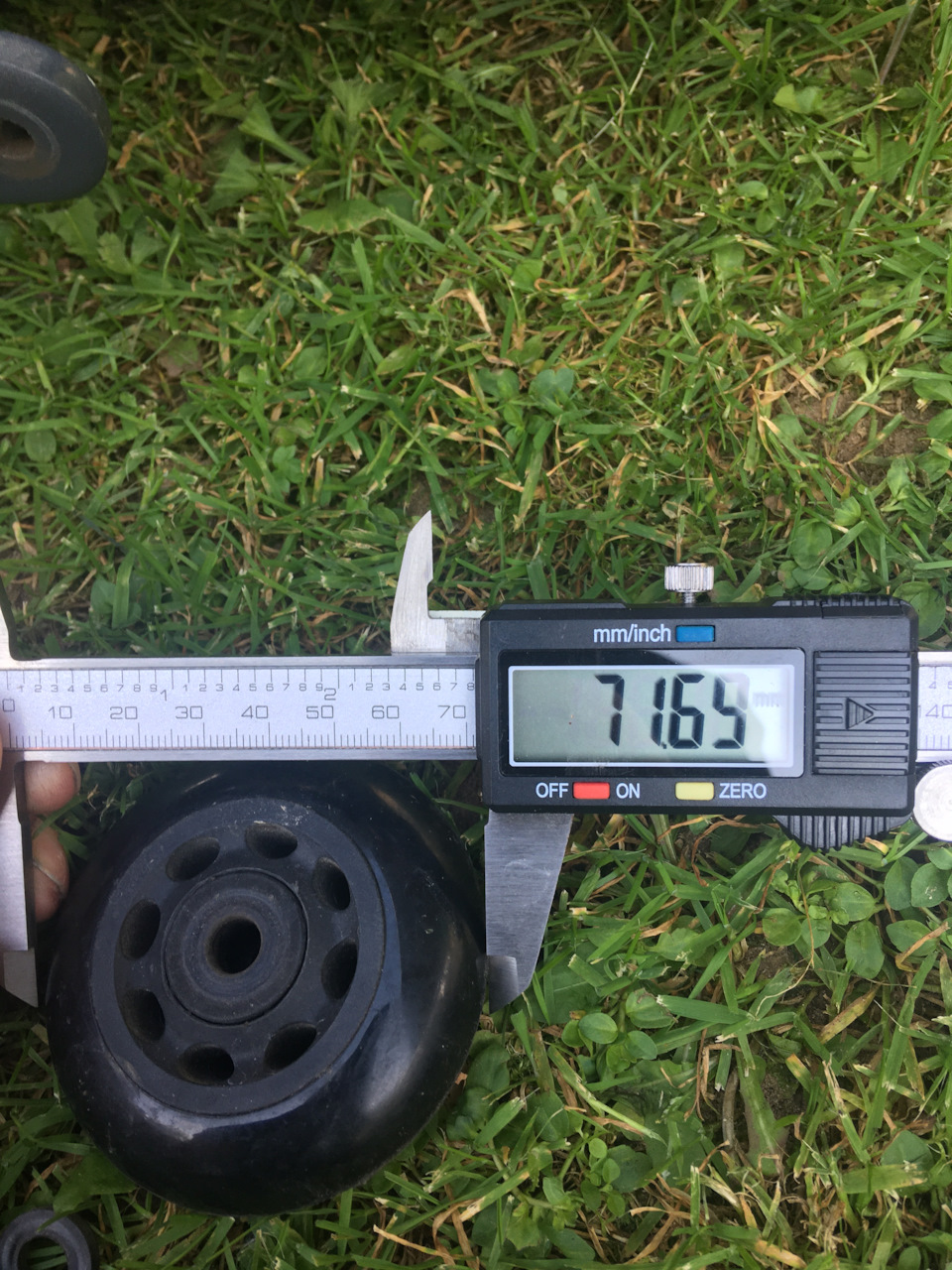 Замена передних противоопрокидочных колесиков на инвалидной коляске с ...